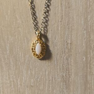 Vtg 1977 Avon Gold and  Faux Fire Opal Pendant Necklace Art Glass Rhinestone